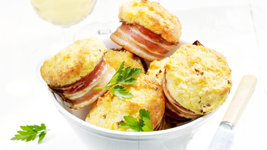 Muffins envueltos en panceta Emmentaler AOP Switzerland