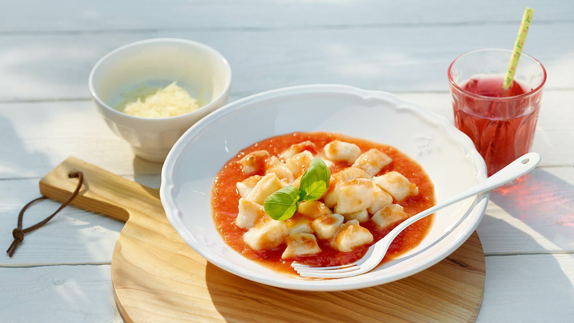 Ricotta gnocchi with tomato sauce - Emmentaler AOP Switzerland