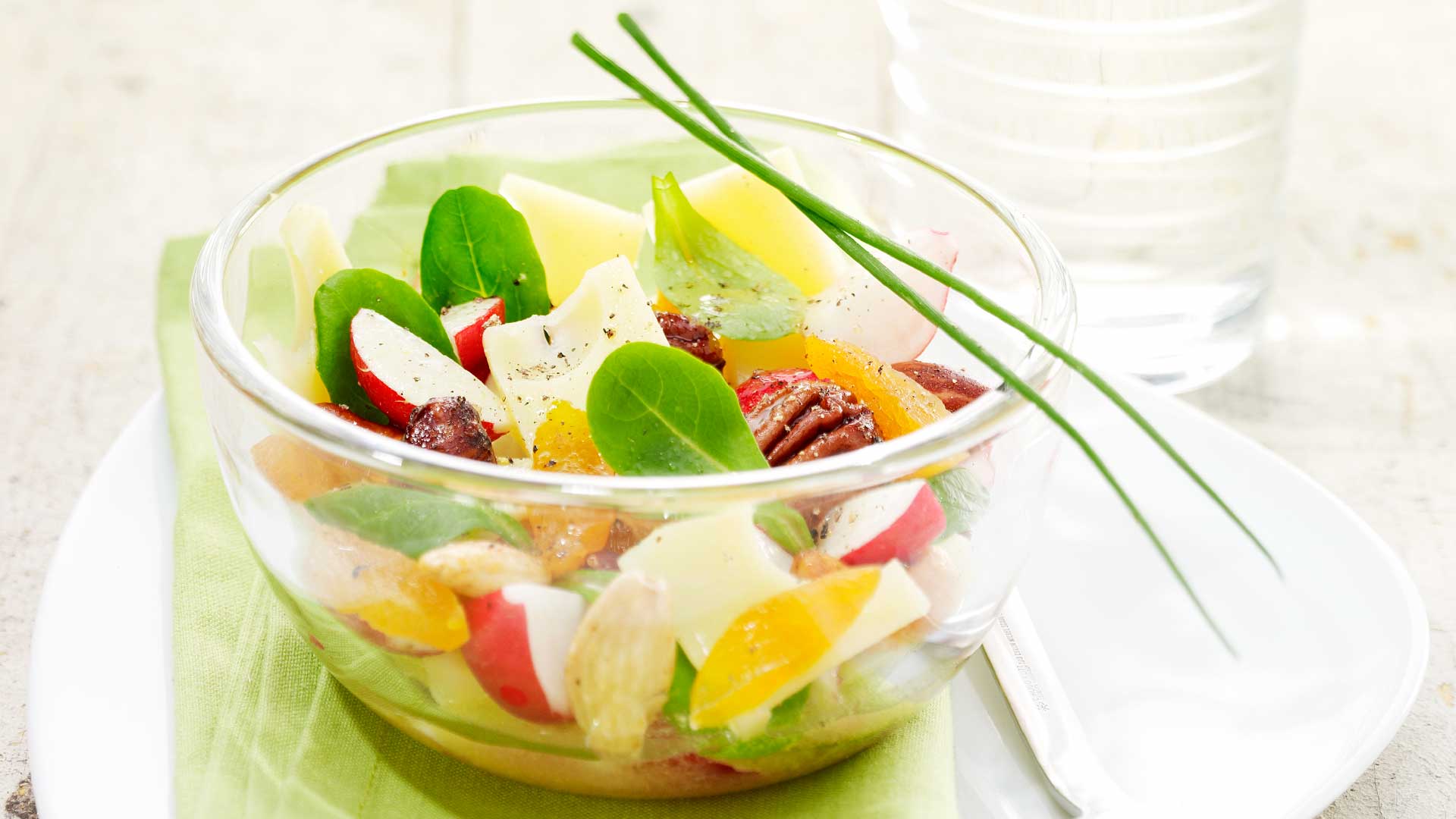 Emmentaler nut salad - Emmentaler AOP Switzerland