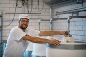 Emmentaler AOP Käserei Uebeschi