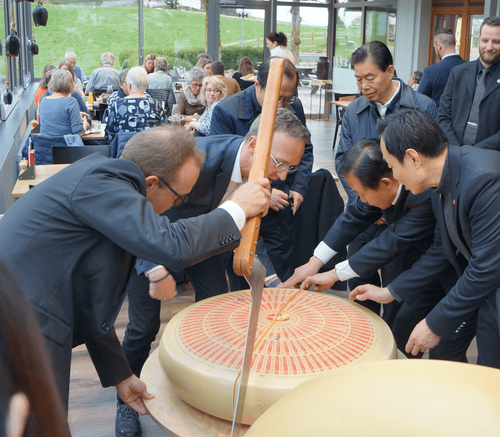 Visit from China at the Emmentaler Show Dairy Emmentaler AOP Switzerland