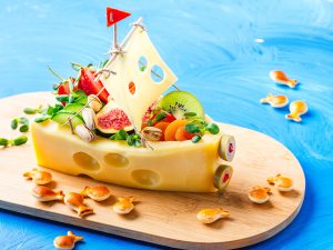 Die Segel sind gesetzt, das Apéro-Schiff aus Emmentaler AOP Käse sticht in See und nimmt Kurs auf die kulinarischen Geschmacksinseln.