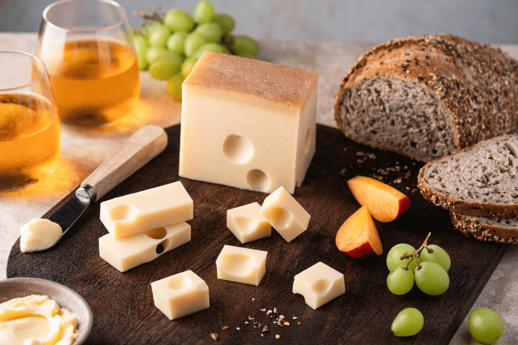 Emmentaler AOP-Höhlengereift mit Mehrkornbrot