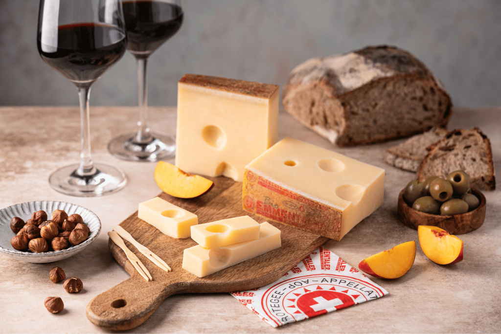 Emmentaler AOP Bio Surchoix mit Bio Knospe Pura-Brot aus dem Holzofen