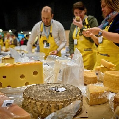 Berne, le 13 novembre  2025,  World cheese awards 2025, don’t le médaillé d’or est un Gruyère AOP Suisse de la laiterie de Berg- kaserei Vorderfultigen, en présence du Conseiller fédéral Albert Rösti 
© sedrik nemeth
